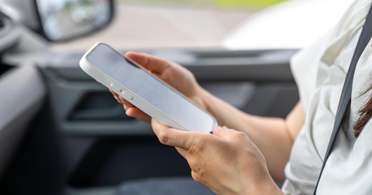 Muka vam je dok gledate u telefon u vožnji: Google ima rješenje