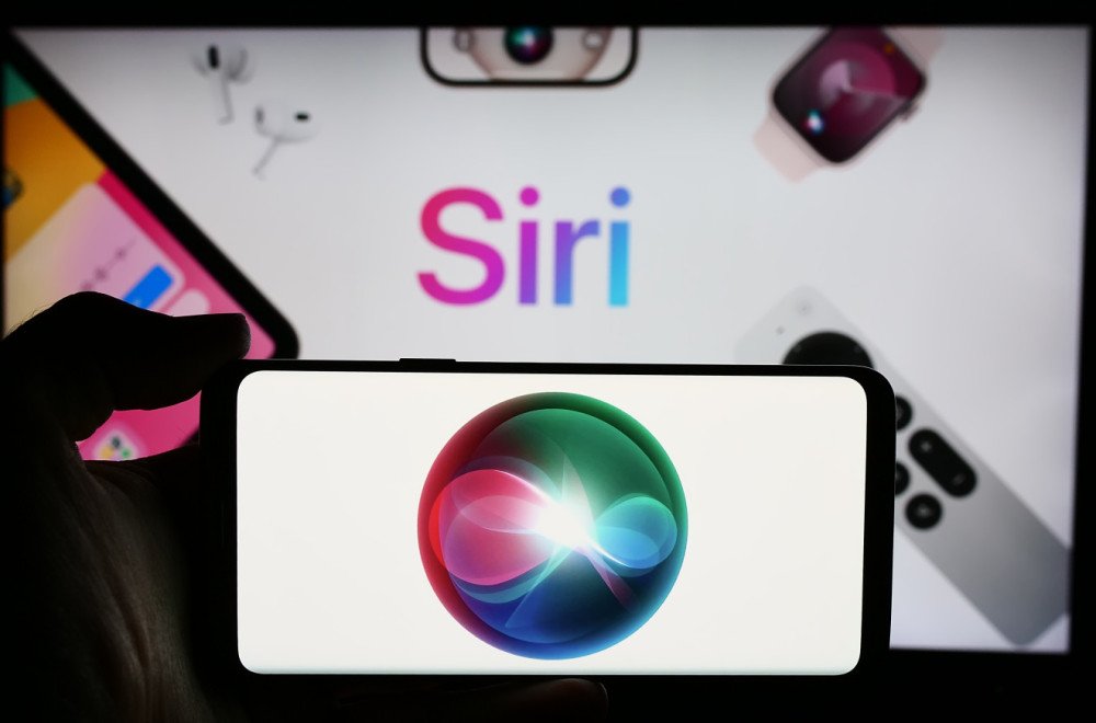 Apple pretvara Siri u moćnog AI četbota
