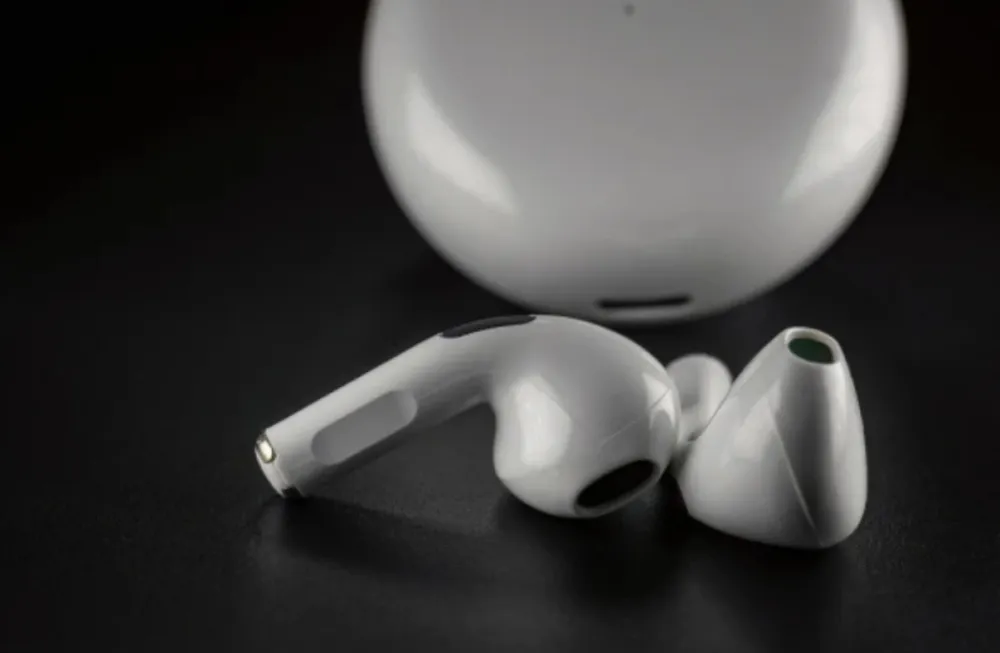 Siri dobija "oči": Stižu nove Apple slušalice sa kamerama