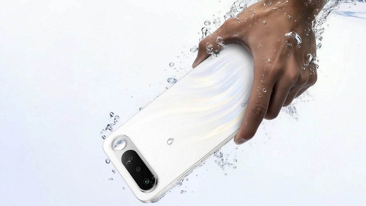 Realme 16 5G dobio selfi ogledalce za zadnju kameru