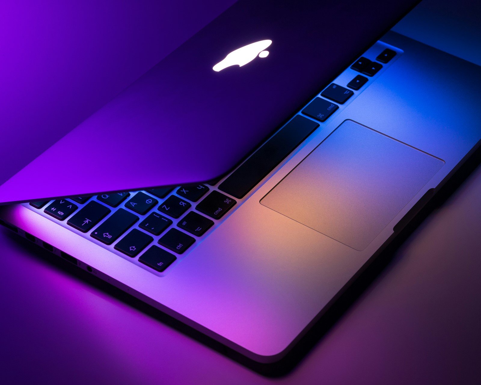 Apple će početkom 2026. predstaviti tri nova MacBooka